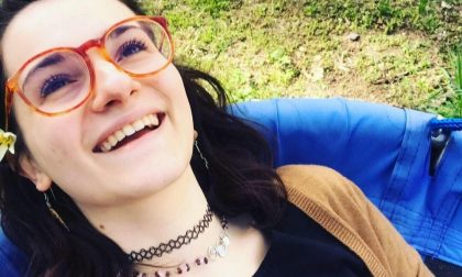 Elisa Bonavita, sala gremita per l'ultimo commosso saluto alla giovane stagista | VIDEO