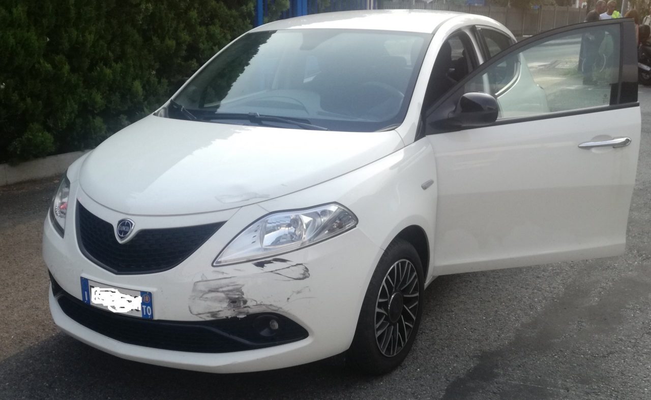 Scontro tra auto e scooter: un uomo finisce in ospedale