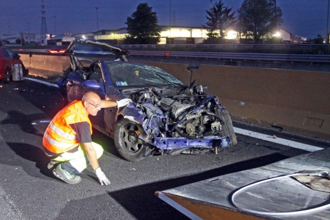 Schianto in autostrada a Settimo Torinese, due morti | FOTO