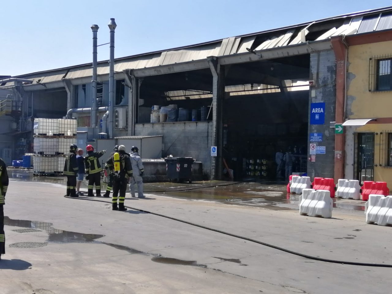 Esplosione in azienda che gestisce stoccaggio di rifiuti pericolosi