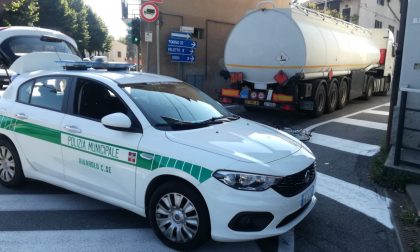 Incidente mortale a Rivarolo: camion investe una ciclista | FOTO