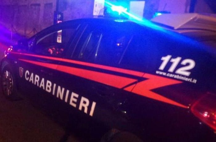 Tenta di dare fuoco all’auto della ex e di suo padre, arrestato stalker