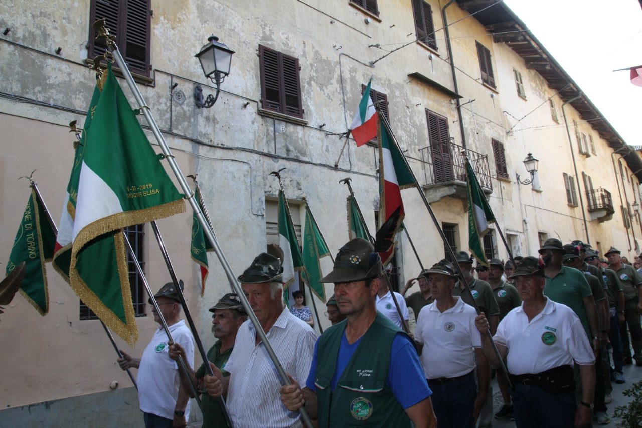 Corio, inaugurato il monumento agli Alpini (IL VIDEO DELLA CERIMONIA)
