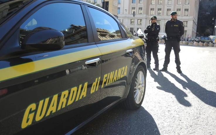 Pirata informatico arrestato dalla finanza: intercettava i pagamenti delle aziende