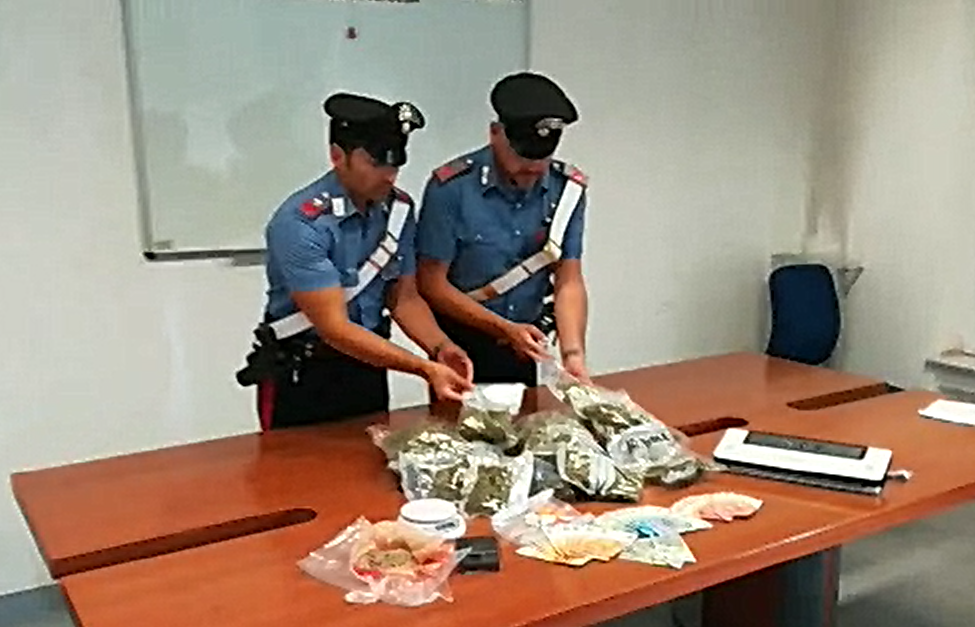 “Market dello sballo”, arrestati due ragazzi di 20 e 25 anni | VIDEO