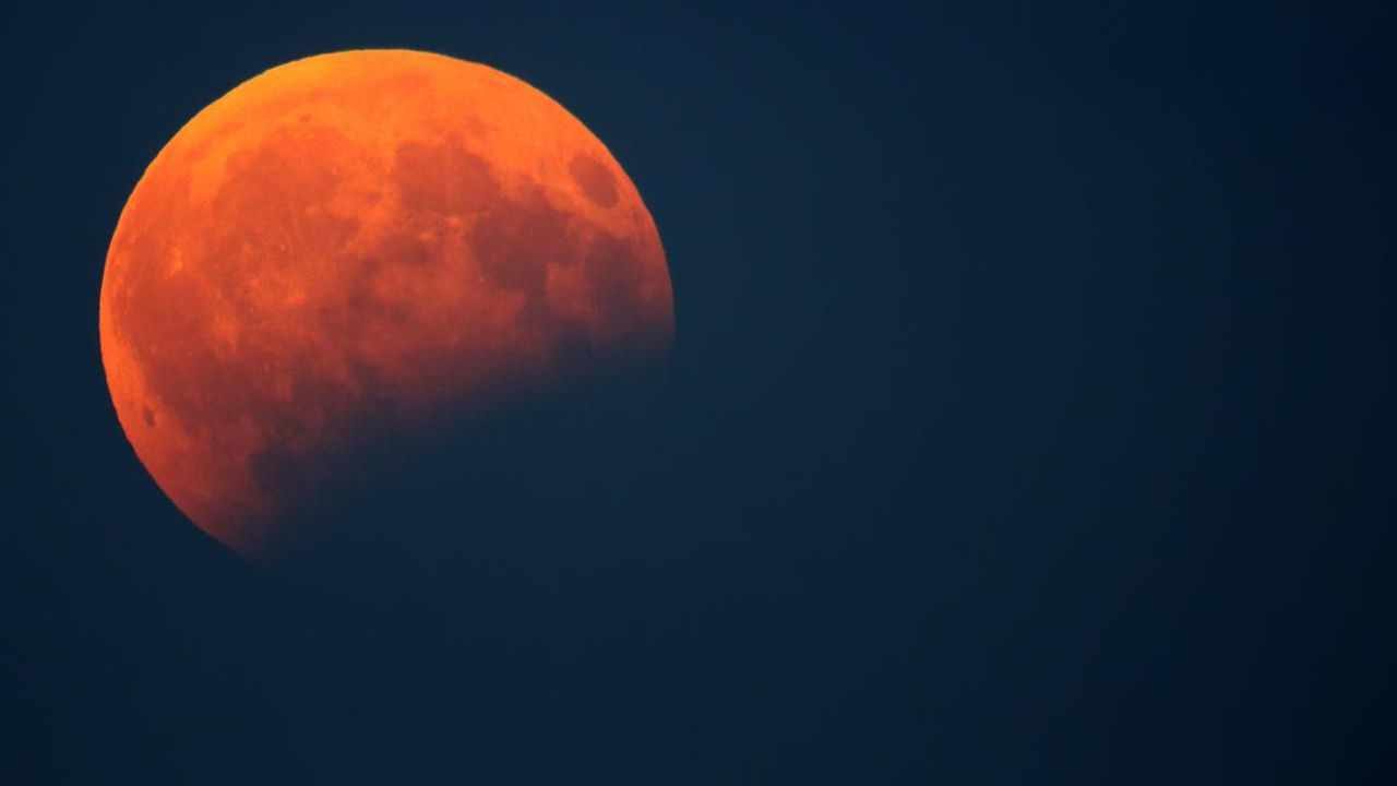 Eclissi di Luna in arrivo, tutti col naso all’insù