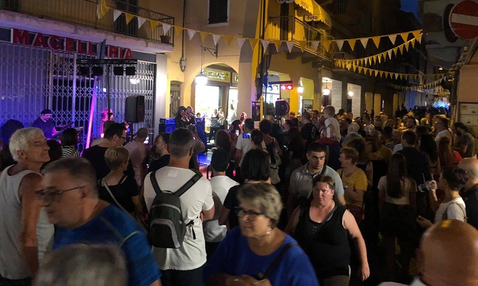 Ciriè: alla «Notte Bianca»… anche un matrimonio | VIDEO