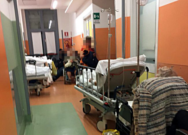 Anziano abbandonato in pronto soccorso dalla figlia per andare in vacanza