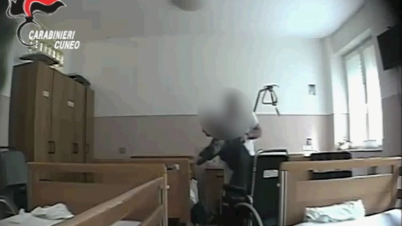 Violenze sugli anziani in una casa di riposo del cuneese, guai per tre dipendenti | VIDEO