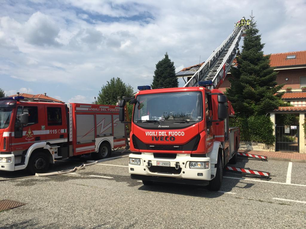 Incendio ad un tetto a San Francesco al Campo: intervento dei pompieri