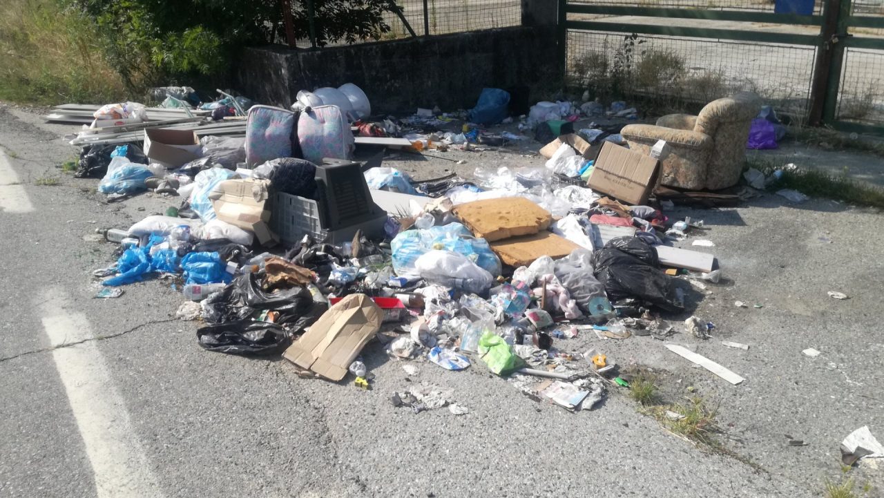 Canavese invaso dai rifiuti ingombranti | FOTO