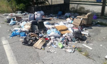 Canavese invaso dai rifiuti ingombranti | FOTO