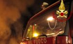 Auto a fuoco a Venaria, le fiamme raggiungono un palazzo