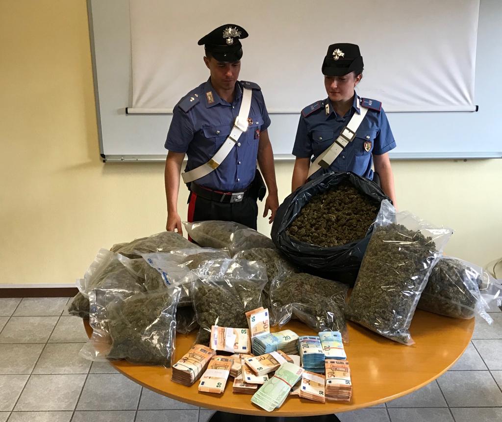 Bunker officina della droga scoperta dai carabinieri | VIDEO