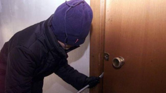 Ladri a Rueglio, allarme in paese dopo il furto in un’abitazione