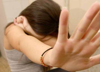 Pedofilo in auto con ragazzina: in casa aveva video e foto porno di bambini
