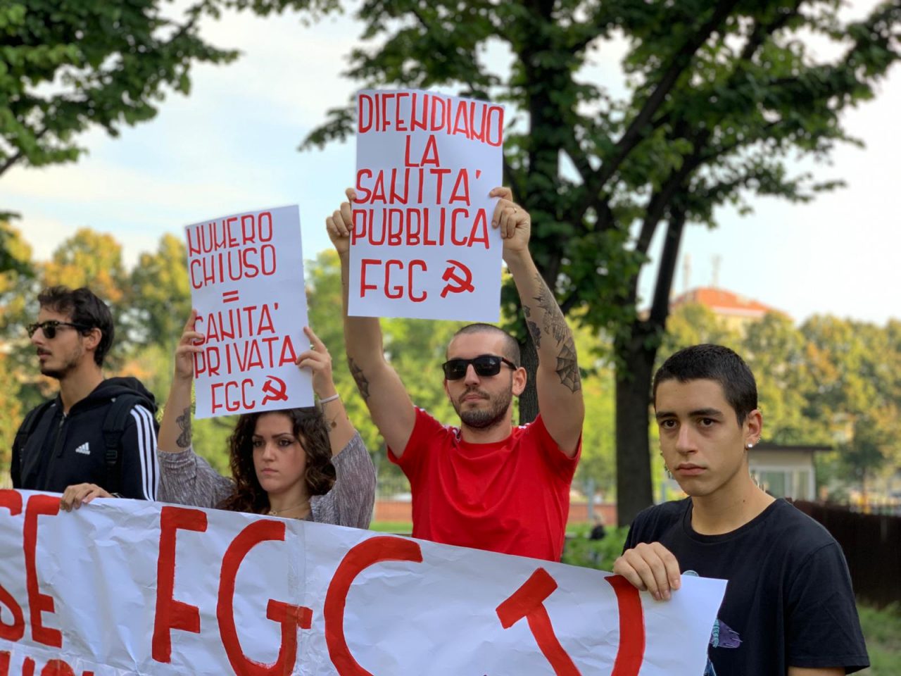 Fronte della Gioventù Comunista protesta al test di medicina a Torino | FOTO