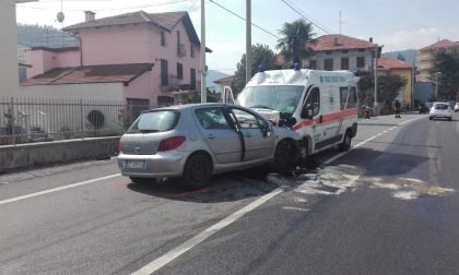 Auto contro ambulanza: incidente a Lanzo in via Torino