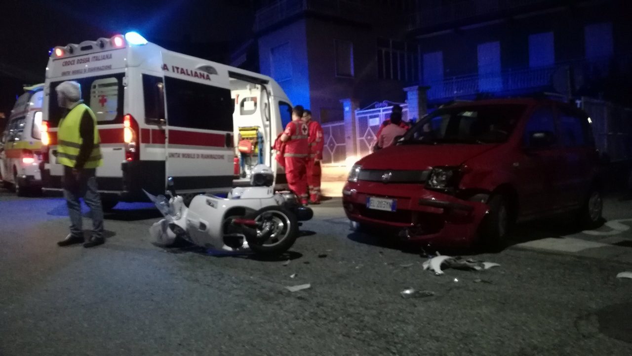 Scontro tra auto e scooter a due passi dal centro di Rivara