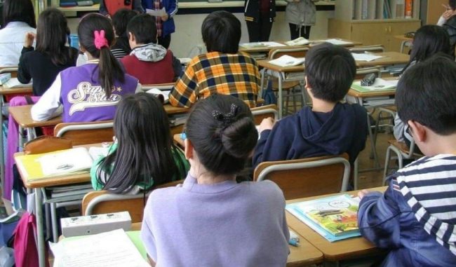 Bimbo conteso fra i genitori prelevato dalla classe dagli assistenti sociali