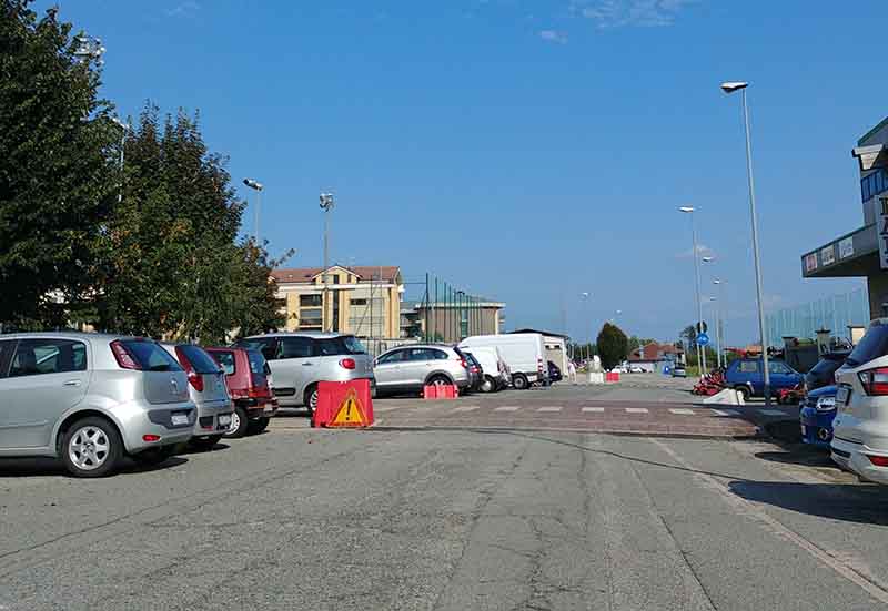 Lavori in corso per i nuovi marciapiedi in via  Santa Cristina