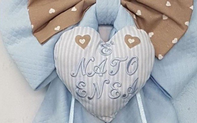 Fiocco azzurro nella borgata senza acqua e telefoni della Val Chisone