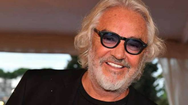 Briatore offre lavoro a Montecarlo, ma è polemica sul web