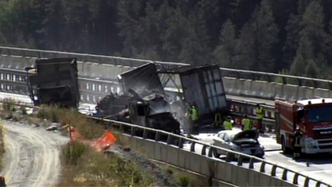 Inferno sulla Torino Frejus, incidente fra tre Tir: morto camionista, altro salvato da un eroe