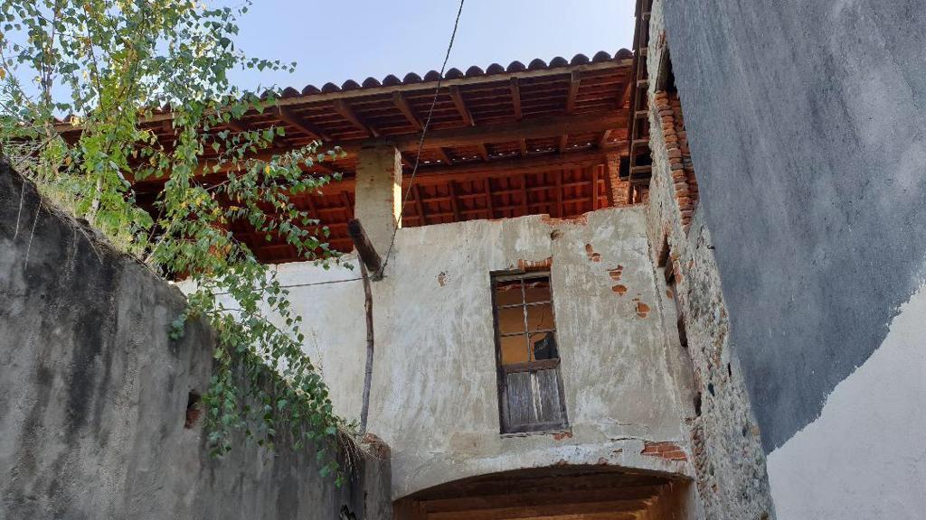 I residenti di Devesi attaccano: “In Località Volpe conviviamo con il degrado”