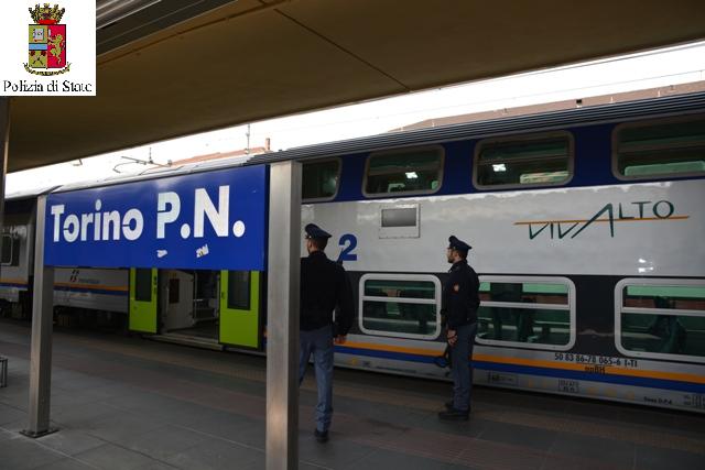 Violenta una ragazza alla stazione Porta Nuova: fermato
