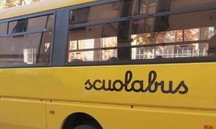 Bimba di 6 anni si addormenta sullo scuolabus e si risveglia sola e spaventata al deposito