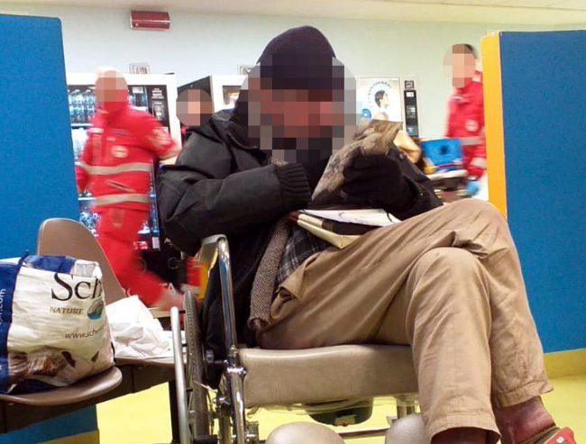 Muore nella sala d’attesa dell’ospedale mentre aspetta da 23 ore