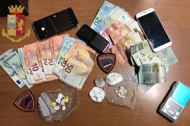 Tre pusher arrestati a Torino: spacciavano crack e cocaina