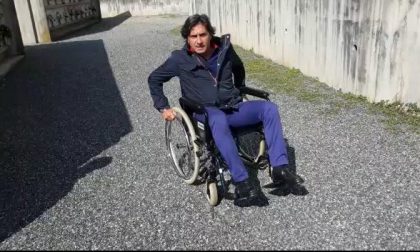 Rocca, al cimitero: il sindaco sale in carrozzina per capire e risolvere (VIDEO)