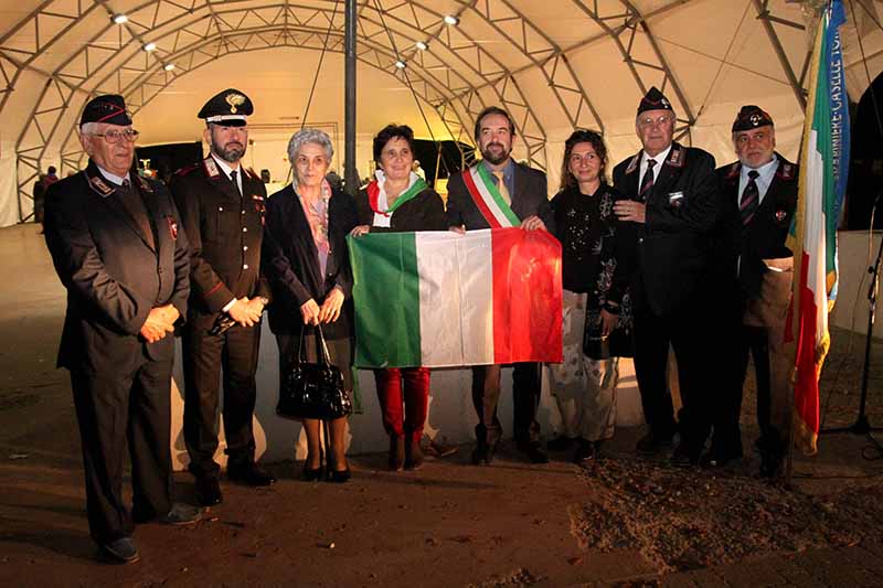 Intitolato il palatenda