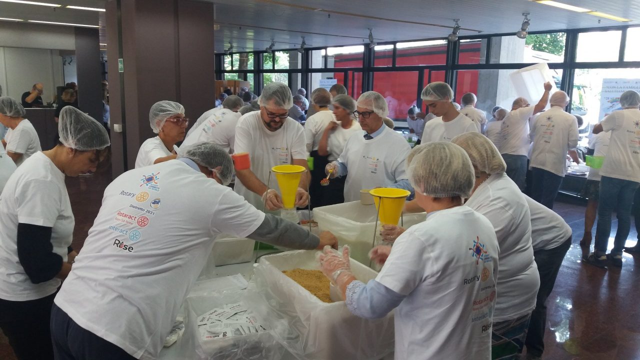 Rise againts hunger, 50mila pasti ponfezionati dai Rotariani per i bambini africani