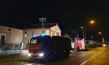 Villanova: tetto in fiamme in via Torino