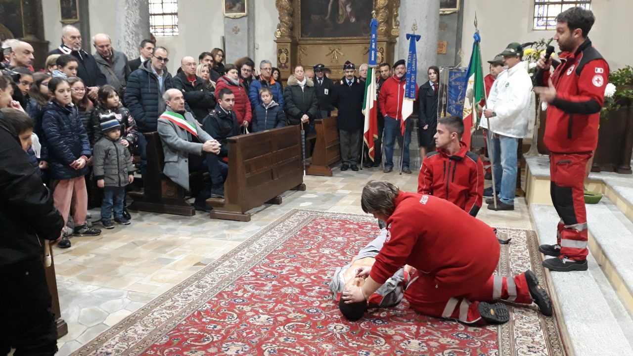 Nuovo defibrillatore automatico donato dal gruppo Alpini di Pont