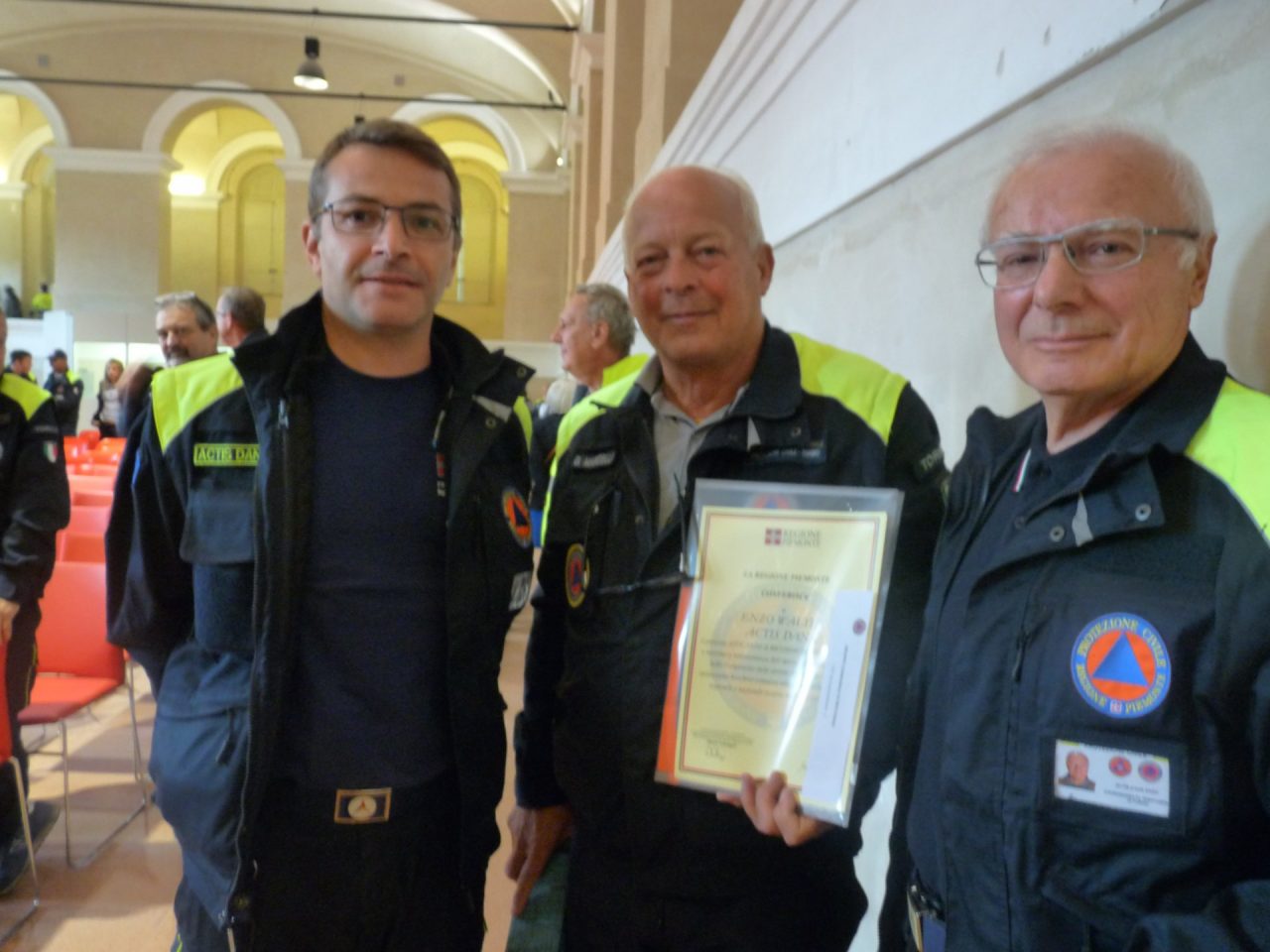 Riconoscimento a due membri della Protezione Civile di Bollengo