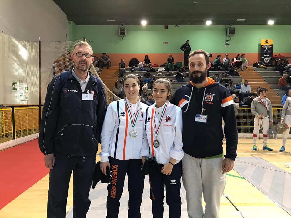 Un oro, tre argenti e tre bronzi a Novara per gli spadisti del circolo Delfino