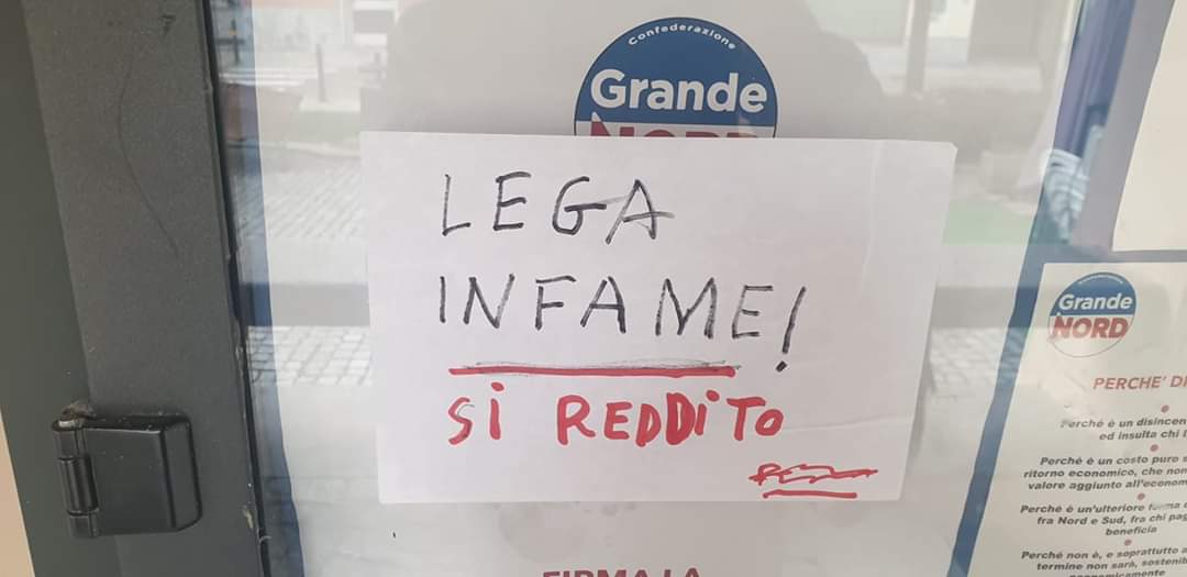 “Lega infame, sì reddito”, il messaggio appare sulla bacheca di “Costruire Futuro” a Volpiano