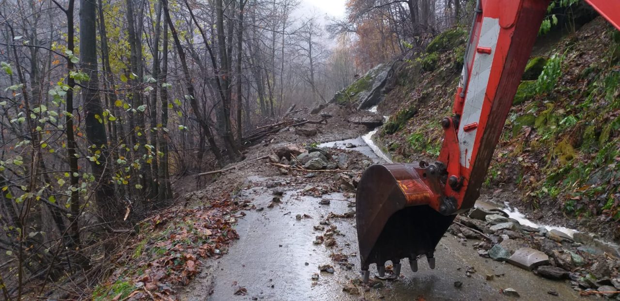 Frane e alberi caduti nelle Valli di Lanzo: frazione Almesio di Ceres isolata