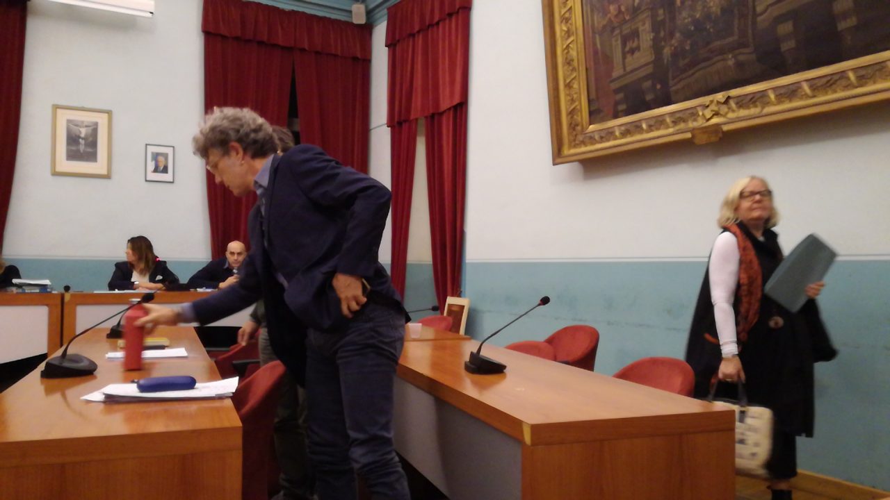 Ivrea polemiche la minoranza abbandona l’aula per protesta