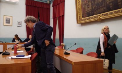 Ivrea polemiche la minoranza abbandona l'aula per protesta
