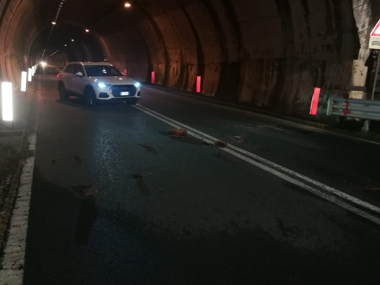 Tragedia sfiorata a Germagnano: masso cade all’ingresso di una galleria