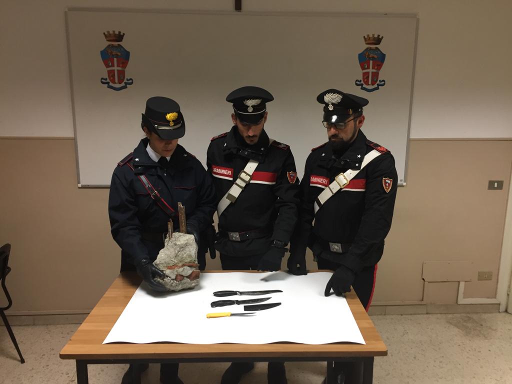Rissa con coltelli nella casa di accoglienza per migranti