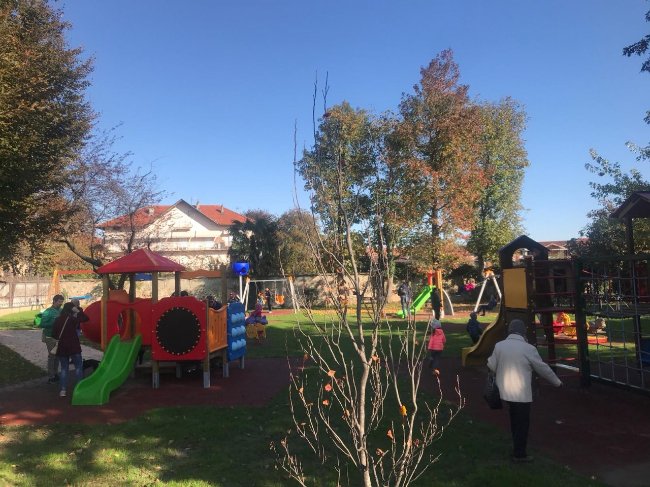 Inaugurato a Mathi il nuovo parco giochi inclusivo di via Borla