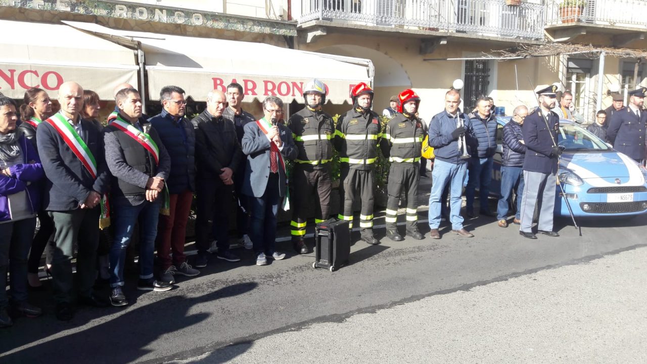Vigili del fuoco canavesani rendono omaggio ai colleghi morti ad Alessandria | FOTO e VIDEO