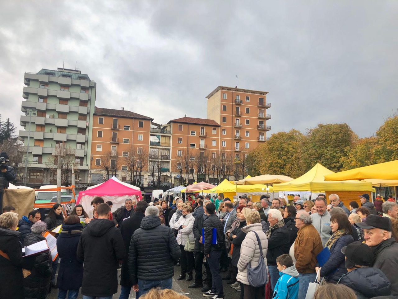 Un successo la tradizionale fiera di San Martino a Cuorgnè | FOTO