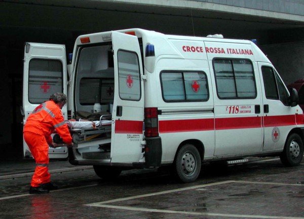 Tragedia a Ciriè: si sente male al bar, esce a prendere aria e muore